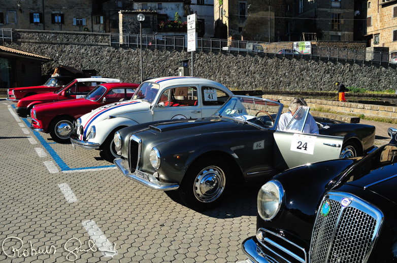 Le auto radunate nel parrcheggio sottostante il Museo Tauffi