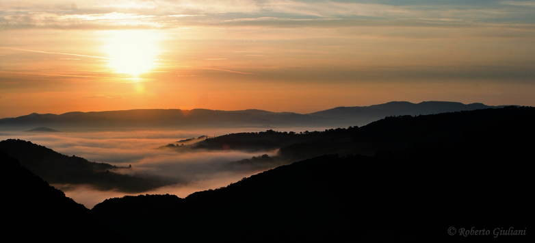 Il sole comincia a salire ma la nebbia deve ancora diradarsi